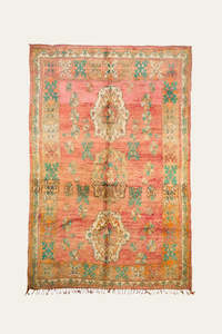 Store-based retail: Vintage Moroccan Boujaad Rug - Cassi