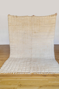 Store-based retail: New Moroccan Beni M'Rirt Rug - Le Mont