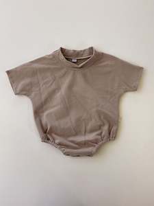 Baby wear: Short sleeve Romper ® -Sand