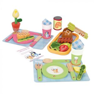 Gift: BLUEY WOODEN DINE IN WITH BLUEY SET