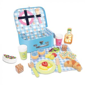 Gift: BLUEY WOODEN PICNIC SET