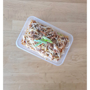 Takeaway food: Stir fried pork belly and mungbean sprouts (대패 숙주 볶음)