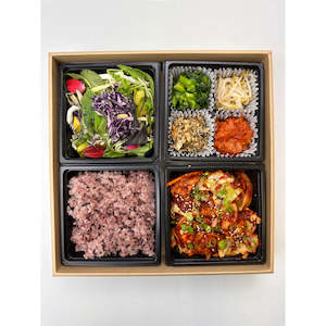 Takeaway food: Spicy Chicken Square Lunch Box