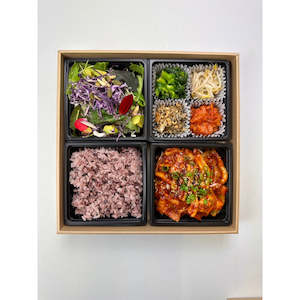 Takeaway food: Spicy Pork Belly & Squid Square Lunch Box