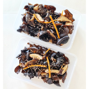 Takeaway food: Black fungus mushroom (목이 버섯 볶음)