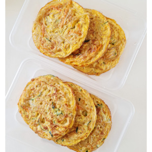 Takeaway food: Egg and vegetable mini omelette (계란 야채전)