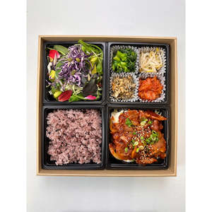 Takeaway food: Spicy BBQ Pork Square Lunch Box