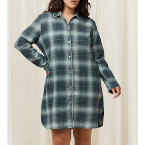 Lingerie: Triumph Boyfriend Nightshirt