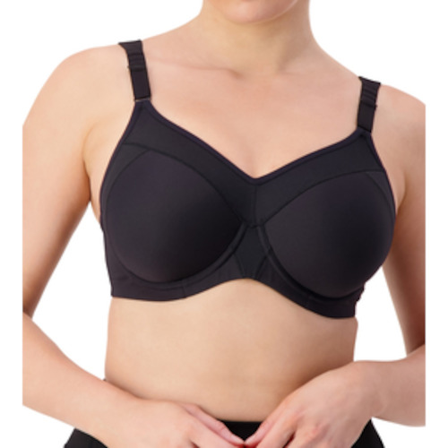 Lingerie: Triumph Triaction Ultra Moulded Sports Bra