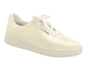 Shoe: Piccadilly Ref: 985009-07 features a pair of must-have white sneakers for your wardrobe.