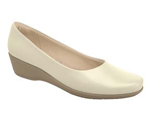 Shoe: Stylish Off-White 3cm Wedge Business Shoe by Piccadilly – The Perfect Fusion of Elegance and Comfort Piccadilly Ref: 143133-282