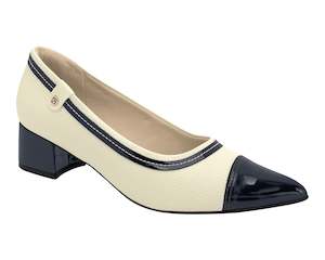 Shoe: Piccadilly, the 739052-01 model is the perfect choice for the professional or traveling woman.