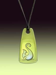 Jewellery: Warm Green Hei Matau Pendant