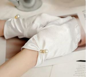 BBGV10 Ivory satin gloves with pearl detail.