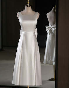 Womenswear: 71866- Simple satin midi wedding dress with square neckline