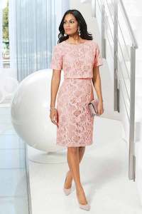 11075 Elegant, short sleeve lace blush dress. Midi Size 20.