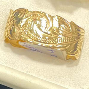 Jewellery: 9ct. Gold Hawaiian Design Wide Band