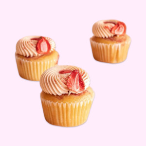 White Chocolate & Strawberry Cup Cake 4 pack