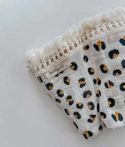 MUSLIN FRINGE SWADDLE - LEOPARD