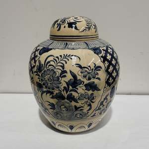 Ceramics: Blue & White Ceramic Pot w Lid