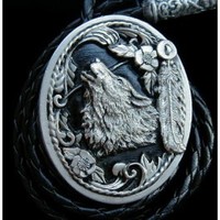 Howling Wolf Diamond-Cut Bolo Tie