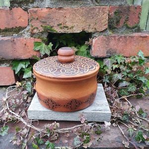 Round Celtic Container