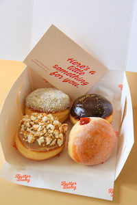 Cake and pastry: Donut Pack (4 Pack)