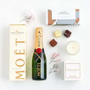 Grocery wholesaling: Mini Moet Moment