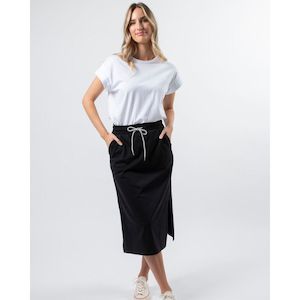 Womenswear: Essential skirt black (Last one size 8)