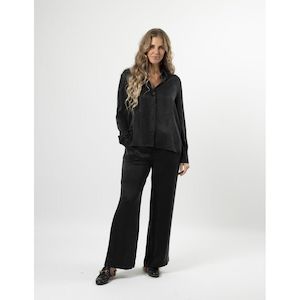 Womenswear: sierra shirt black