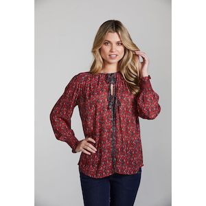 Womenswear: Avenue shirt Red size 16