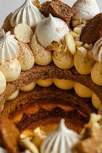 Christmas Wreath Cake - Gingerbread