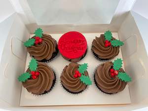 Chocolate Holly Christmas Cupcakes