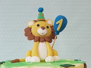 12 – Lion cake topper