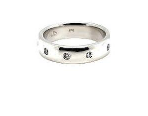 18ct White Gold & Diamond Ring