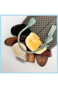 Sporting equipment: Groom by Étoile Seven Piece Grooming Sets