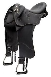 Sporting equipment: Wintec Pro Stock CS Saddle with Swinging Fender