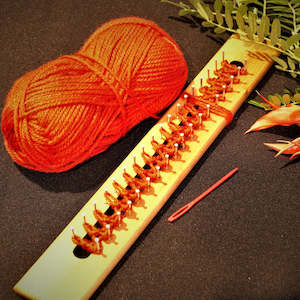 Scarf knitting board