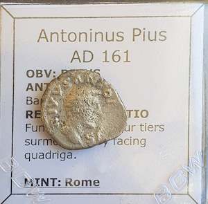 #o064# Roman silver denarius coin of Antoninus Pius from 161 AD