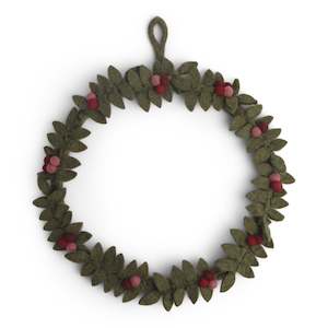 Pet: Big Green Wreath with Red Berries