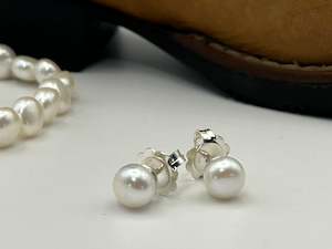 Freshwater Button Pearl Earrings | Medium 8-8.5mm