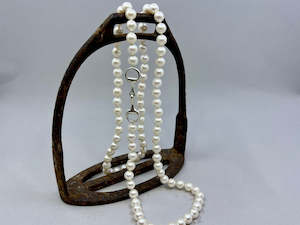 Freshwater Pearls with Small Snaffle Detail