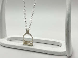 Direct selling - jewellery: FINE Stirrup Pendant | Running Fox