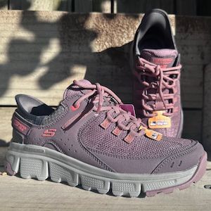 SKECHERS SLIP-INS SUMMITS AT BURGUNDY PINK