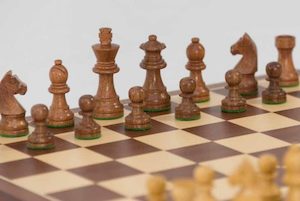 Babul Universal Chess Set with Mahogany Board. 70mm King