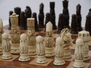 Game: Berkeley Chess Victorian Chessmen Russet Brown