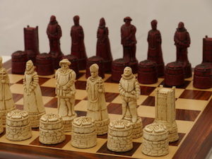 Berkeley Chess English Heritage Chessmen Cardinal Red