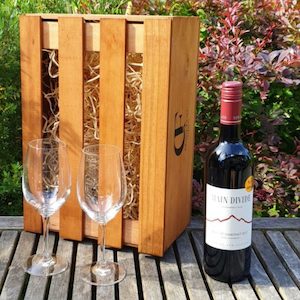 Gift Box – Main Divide Merlot Cabernet +/- Glasses