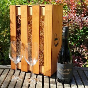 Gift Box – Man O’War Dreadnought Syrah +/- Glasses