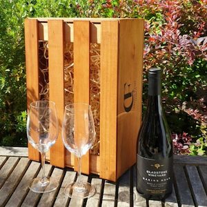 Chutneys or relishes: Gift Box – Dakins Road Single Vineyard Pinot Noir +/- Glasses